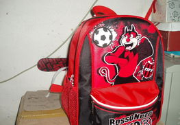 供應學生保書包、外貿書包及1680D單GU牛津布書包——廠家直供，價格、圖片與箱包銷售全解析